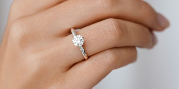 engagement ring in Dubai